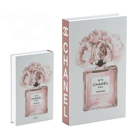 Très originale Boite vide en forme de livre Chanel • EUR 14,90